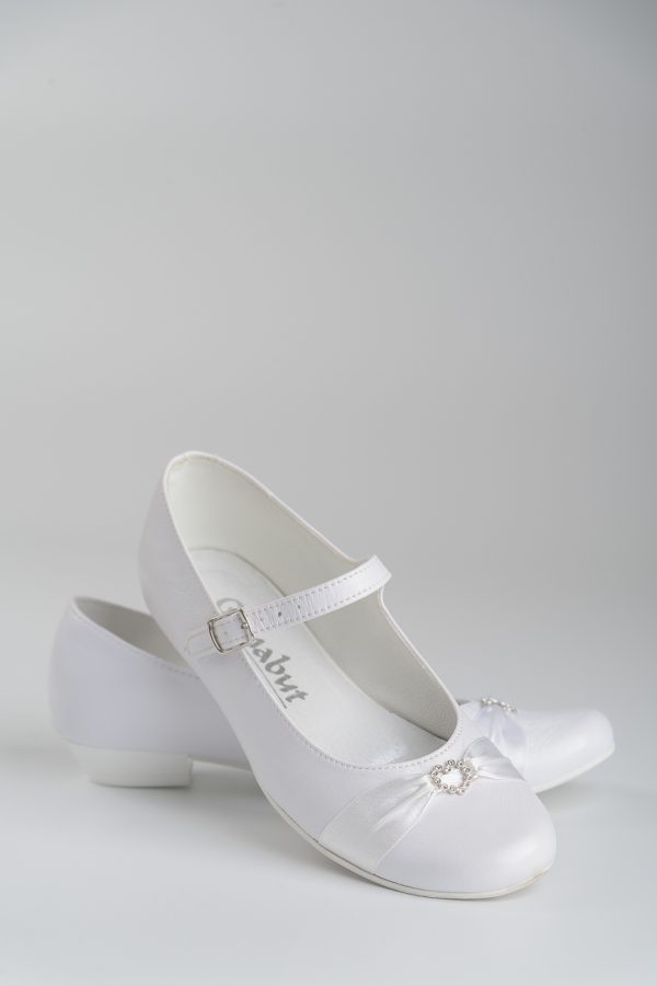 Białe buty komunijne