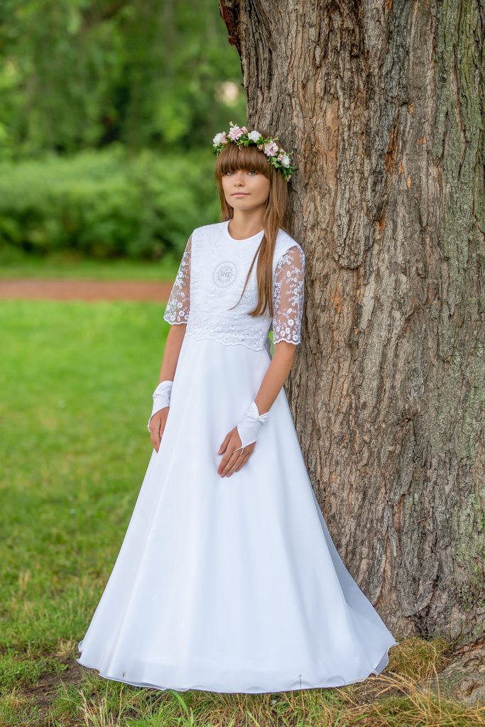 suknia komunijna z satyny z koronką