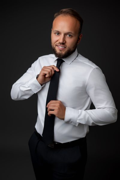 czarny krawat klasyczny
